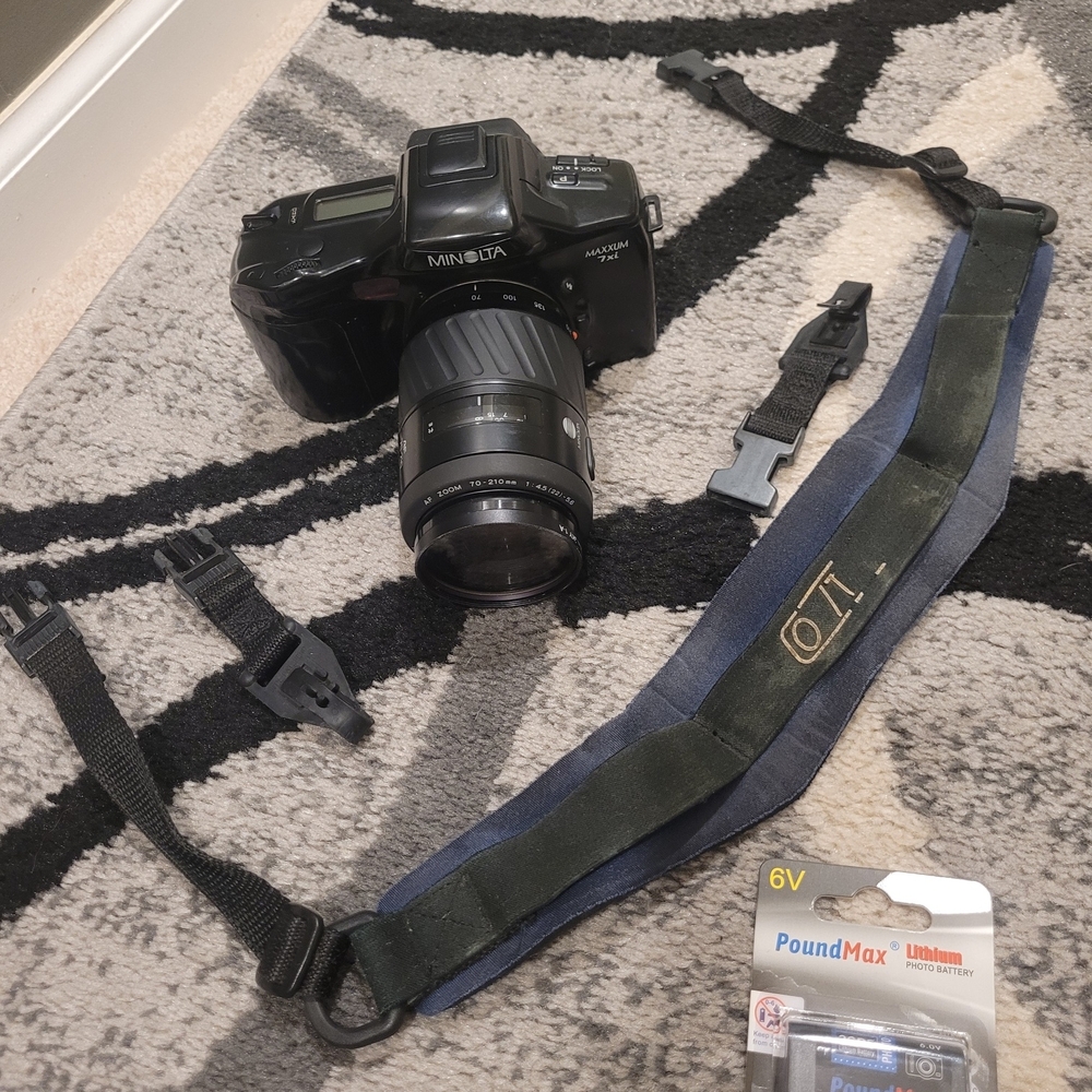 Minolta Maxxum 7xi Camera With minolta 3KY 1-AF 70-210 Beer Can Lens